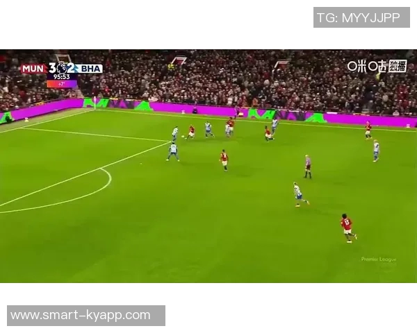 姆伯莫赞舍什科传球精彩海文与B费默契配合助力进球 姆伯莫赞舍什科传球精彩海文与B费默契配合助力进球