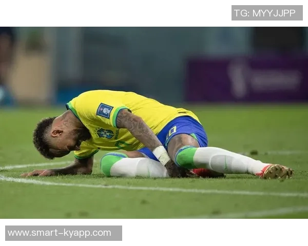 内马尔拼尽全力带伤出战90分钟赛后紧急冰敷膝盖伤处 内马尔拼尽全力带伤出战90分钟赛后紧急冰敷膝盖伤处