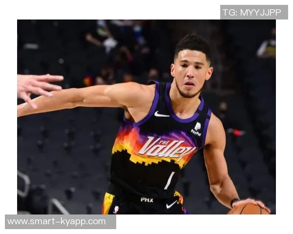 太阳主帅称布克将更多担任控卫角色提升球队进攻效率 太阳主帅称布克将更多担任控卫角色提升球队进攻效率