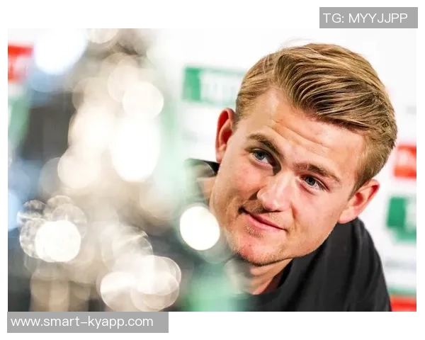 德里赫特谈曼联本赛季目标力争重返欧冠展现球队进步与提升潜力